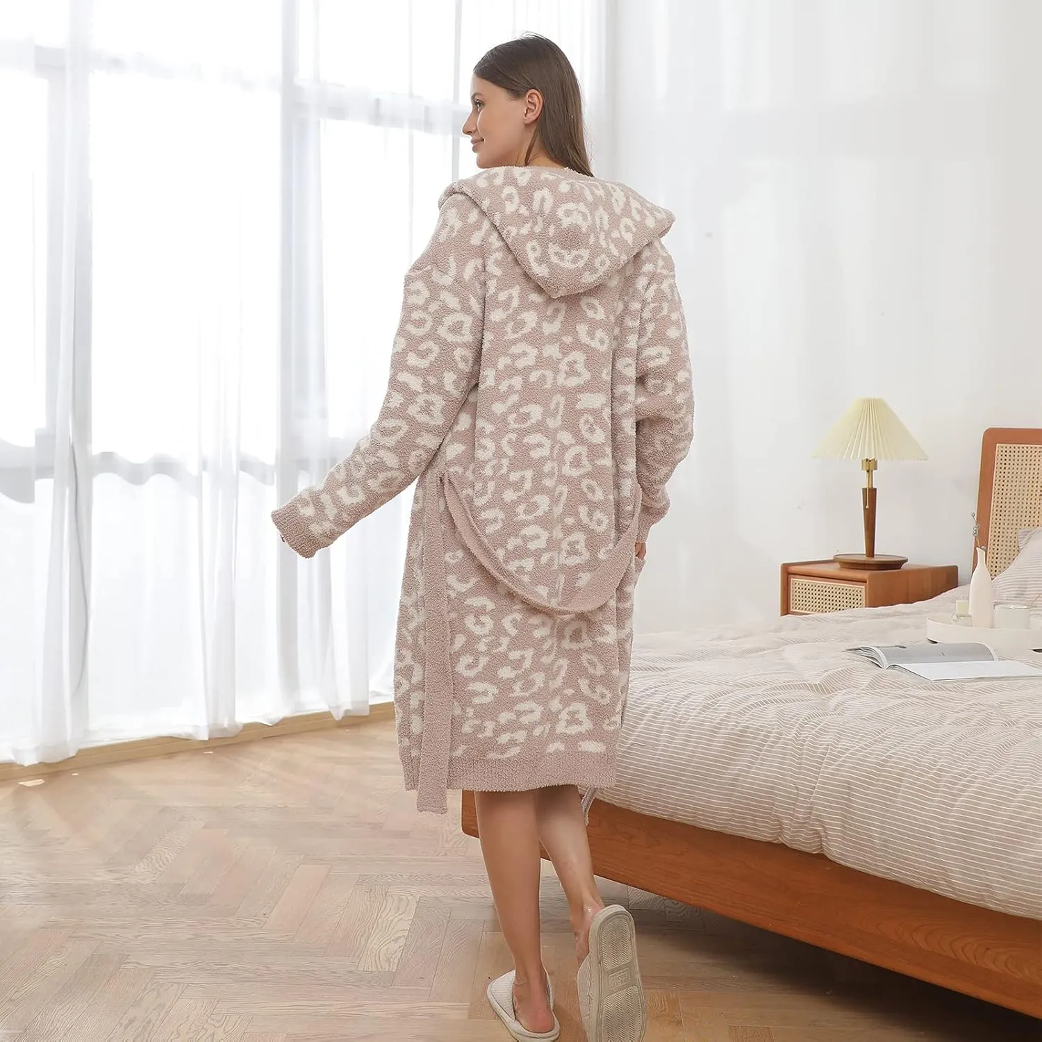 bearberry Hooded Robe Cozy Leopard Robe Lightweight Soft Plush Bathrobe with Pockets for Women